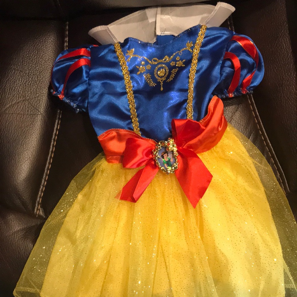 Snow white dress